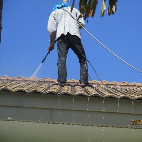 รับทำความสะอาดหลังคาบ้าน หลังคาโรงงาน
