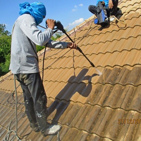 บริการล้างทำความสะอาดหลังคา