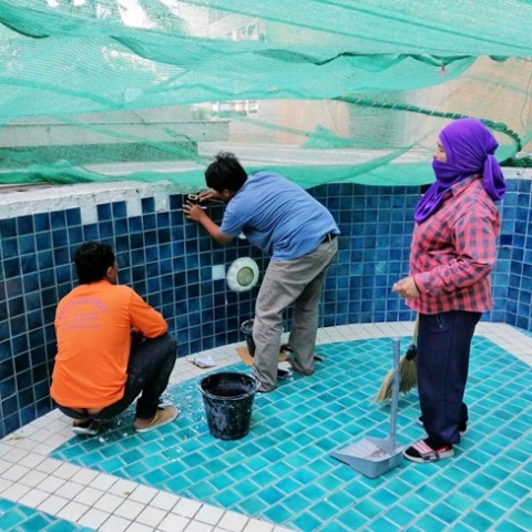 รับซ่อมพื้นกระเบื้องสระว่ายน้ำ